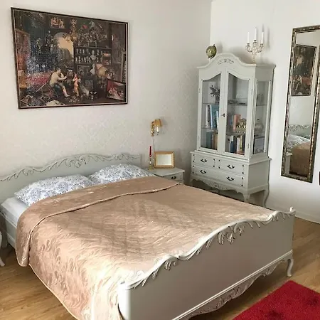 Romanttinen Retrokaksio * Όουλου